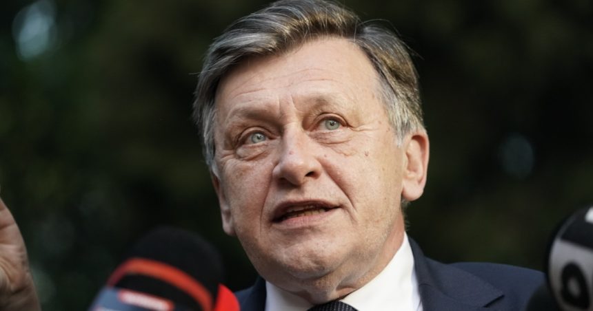 crin antonescu pe facebook daca voturile psd veneau spre mine insemnau stagnare si sistem daca ar merge la dan ar fi bune 681c4afb7f472