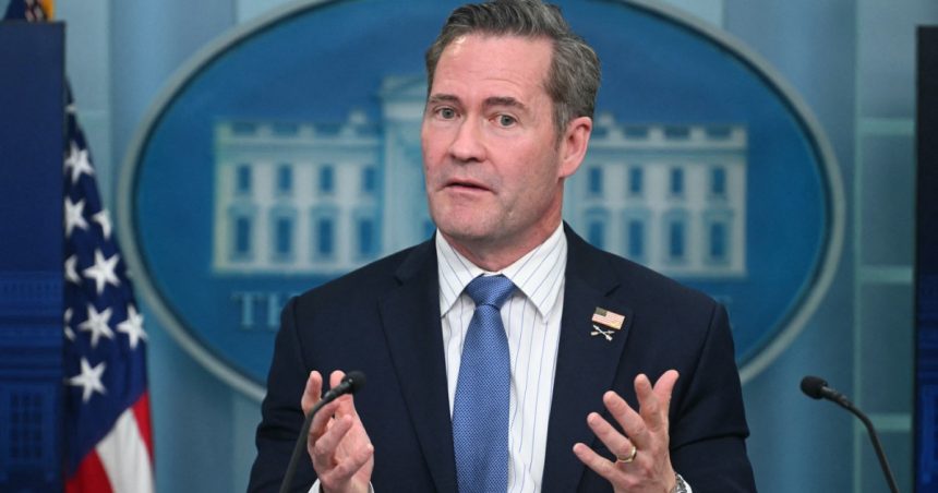dedesubturile indepartarii lui mike waltz din postul de consilier pentru securitatea nationala al lui donald trump 68184bb4f1182