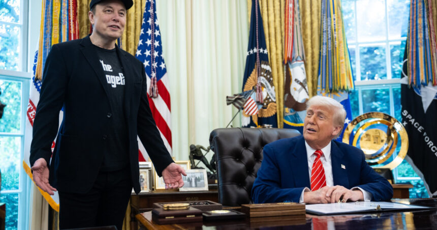 donald trump si elon musk spectacol de unitate la conferinta de presa de la plecarea sefului tesla de la casa alba 683a8bb11642c
