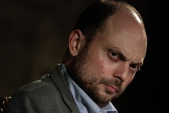 exclusiv de ce este romania o tinta pentru vladimir putin explicatiile disidentului rus vladimir kara murza 682ea27866235