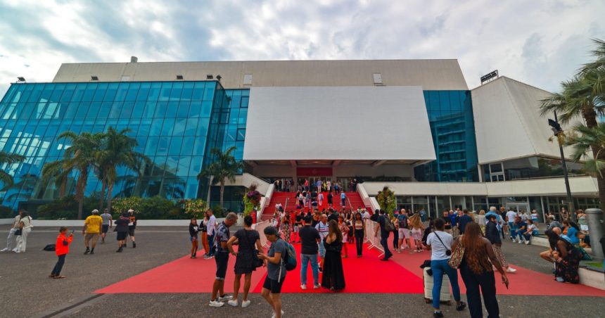 festivalul de la cannes isi arata sprijinul pentru ucraina prin proiectia a trei filme in prima zi a evenimentului 68244696275c3
