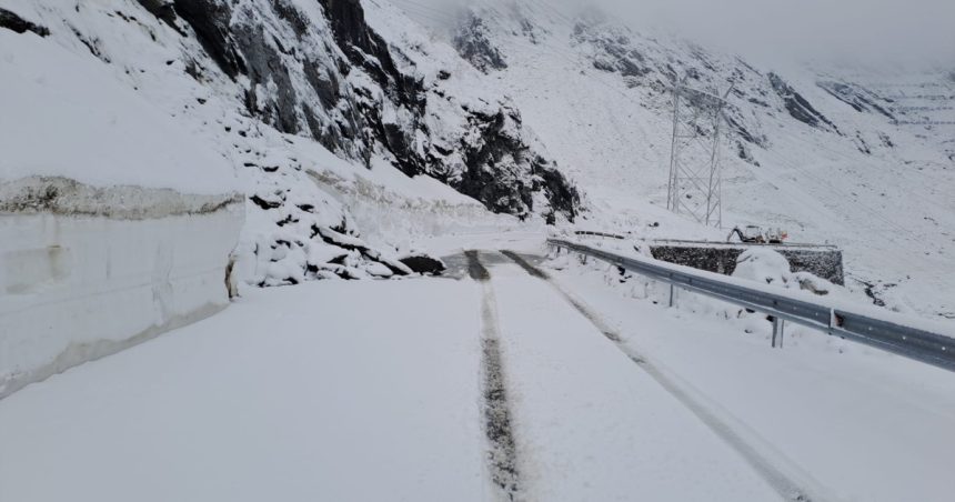 foto ninsori pe transfagarasan s a depus un nou strat de zapada drdp brasov anunta cand ar putea fi deschis drumul circulatiei 681df460652df