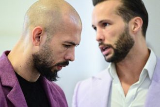 fratii tate se vor intoarce in marea britanie pentru a raspunde acuzatiilor de viol dupa ce se incheie procedurile din romania 6838aa472aa1d
