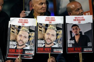 hamas a facut publica o noua inregistrare video cu doi ostatici israelieni 681fa9417de8e