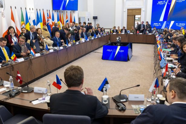 hurezeanu prezent la liov la reuniunea pentru infiintarea tribunalului special pentru crimele de razboi impotriva ucrainei 681e5ecb52cc2