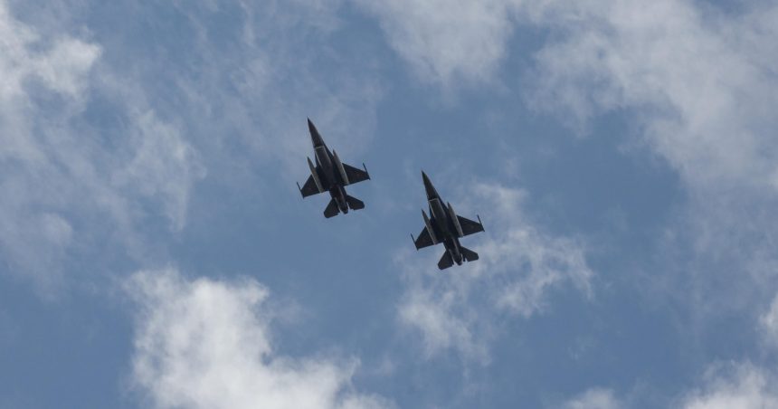 inca doua aeronave f 16 cumparate din norvegia au aterizat astazi in romania 682f340405f73