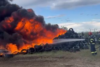 incendiu puternic in galati 500 de anvelope cuprinse de flacari a fost emis mesaj ro alert din cauza fumului dens 682a1259e8ae8