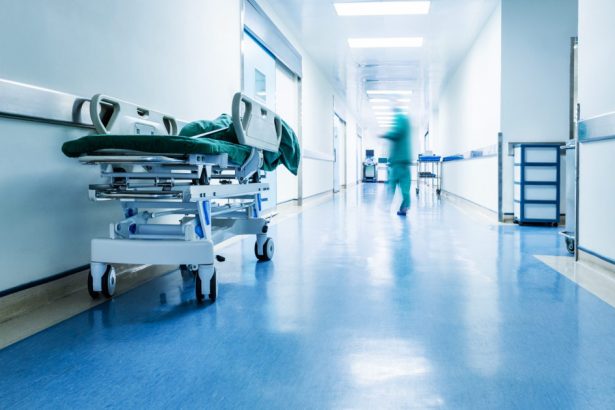 incident la un spital din capitala un barbat devenit recalcitrant a lovit un medic rezident 681ca2e020e67