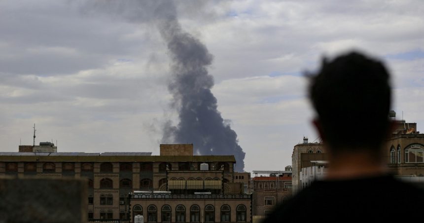 israelul a bombardat principalul aeroport din sanaa capitala yemenului rebelii houthi promit represalii 681a358cc80b0