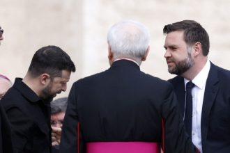 jd vance se intalneste la roma cu volodimir zelenski este prima intrevedere dupa cearta din biroul oval in februarie 6829f4ce51f0a