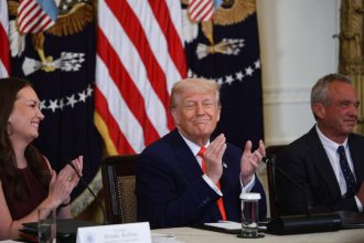kennedy jr criticat de experti dupa raportul maha despre bolile cronice ale americanilor cere mai mult unt si untura 6830a29295836