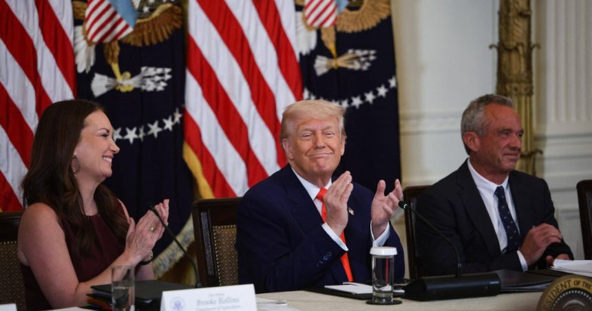 kennedy jr criticat de experti dupa raportul maha despre bolile cronice ale americanilor cere mai mult unt si untura 6830a29295836