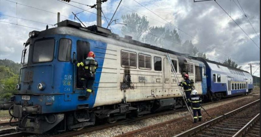 locomotiva unui tren a luat foc in gara din sinaia peste 120 de calatori au fost evacuati de urgenta 6817582f0718a