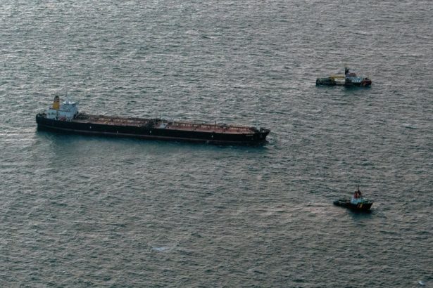londra a impus noi sanctiuni flotei fantoma a rusiei pe care moscova o foloseste pentru export de petrol si gaze 681d98bddb930
