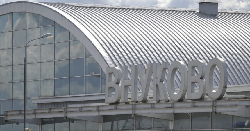 mai multe aeroporturi din moscova au fost inchise din cauza unui posibil atac cu drone ce a spus primarul capitalei ruse 683355fb17ac2