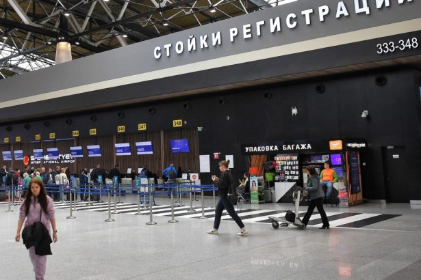 mai multe aeroporturi rusesti au fost inchise pe fondul atacurilor cu drone sute de zboruri anulate 681b4698d37ed