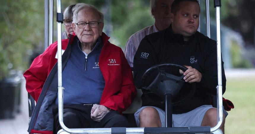 miliardarul warren buffett se retrage de la sefia berkshire hathaway dupa peste 60 de ani cine va fi succesorul 6816e776df474