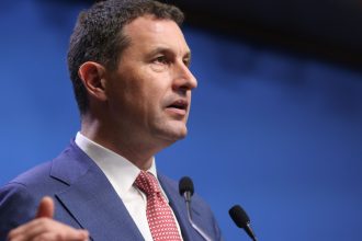 ministrul finantelor pietele evalueaza situatia politica actuala ca un risc semnificativ si factor negativ 681e4b1895030