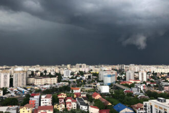 news alert cod portocaliu de furtuna in bucuresti pana la 2015 a fost emis mesaj ro alert furtuna a doborat deja un copac si a inundat strazi 6839e0d2bd097