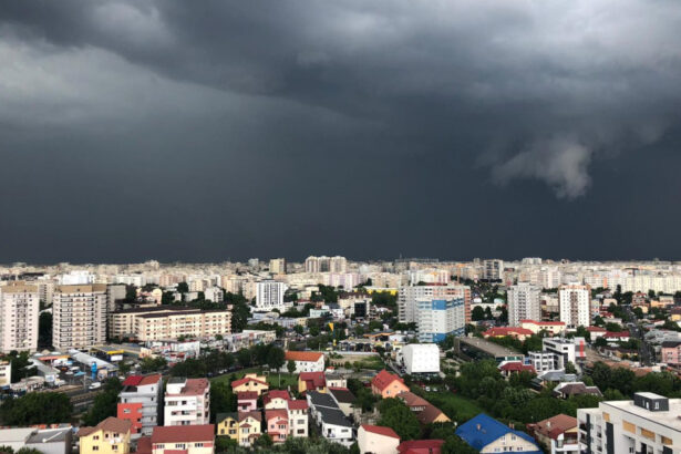 news alert cod portocaliu de furtuna in bucuresti pana la 2015 a fost emis mesaj ro alert furtuna a doborat deja un copac si a inundat strazi 6839e0d2bd097