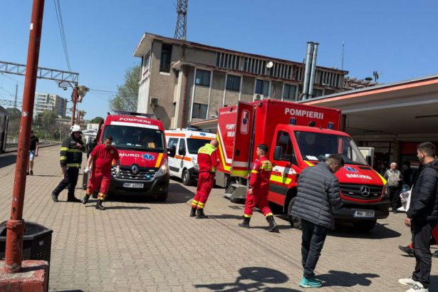 news alert doua trenuri s au ciocnit in gara din constanta 14 pasageri raniti a fost activat planul rosu de interventie 68175a884ccca
