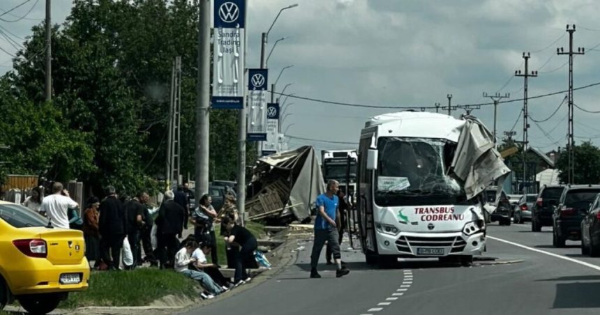 news alert plan rosu de interventie activat in judetul iasi un autocamion si un autocar cu 20 de pasageri implicate intr un accident la letcani 68306002173d3