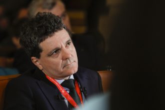 nicusor dan romania nu isi permite sa vorbeasca de alegeri anticipate si despre calin georgescu prim ministru 681b7a633ad98