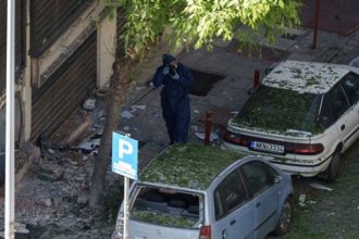 o femeie a murit in grecia dupa ce bomba pe care ar fi vrut s o amplaseze la un bancomat s a detonat 6815d2e5e8b05