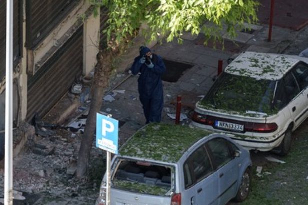 o femeie a murit in grecia dupa ce bomba pe care ar fi vrut s o amplaseze la un bancomat s a detonat 6815d2e5e8b05