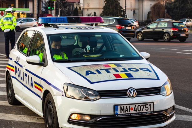 o femeie care a consumat alcool a blocat circulatia feroviara la eforie nord dupa ce a ajuns cu bmw ul pe sine 681f6a7183ee1