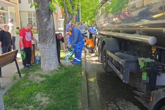 orasul pascani a ramas fara apa potabila de patru zile locuitorii beau apa de pe strada din cisterne 6816659dd47d6
