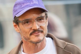 pedro pascal o ataca pe j k rowling pentru opiniile ei impotriva persoanelor trans comportament de ratat odios 68188d5718853