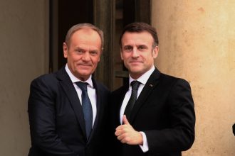 polonia deschide calea pentru alaturarea la scutul nuclear francez cu un tratat semnat de donald tusk si emmanuel macron 681dc79d25b6e