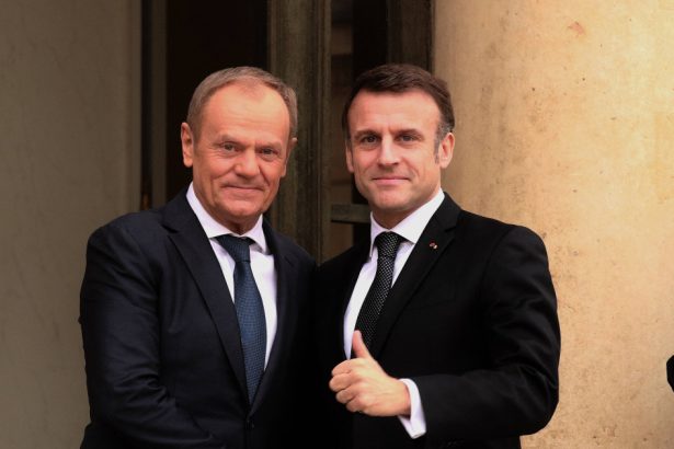 polonia deschide calea pentru alaturarea la scutul nuclear francez cu un tratat semnat de donald tusk si emmanuel macron 681dc79d25b6e