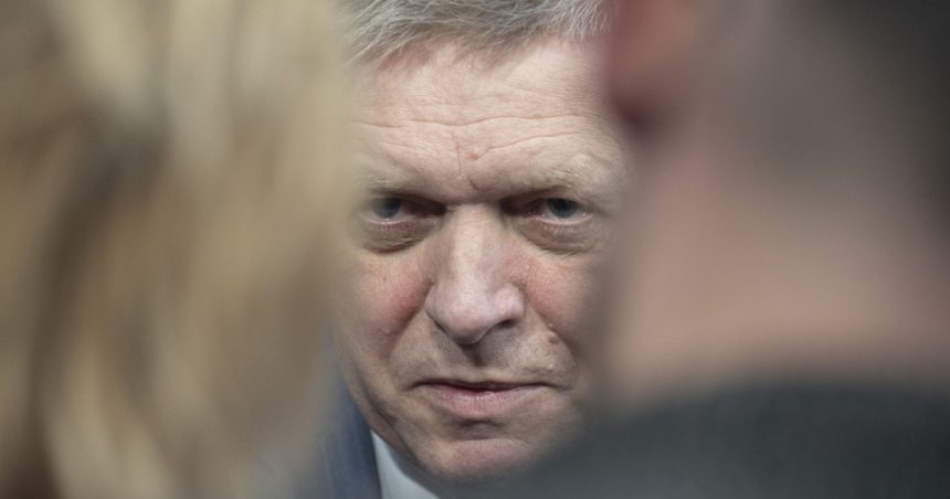 premierul slovac se plange ca zelenski ameninta delegatiile straine care vor sa mearga la moscova de ziua victoriei 68191b20699c4