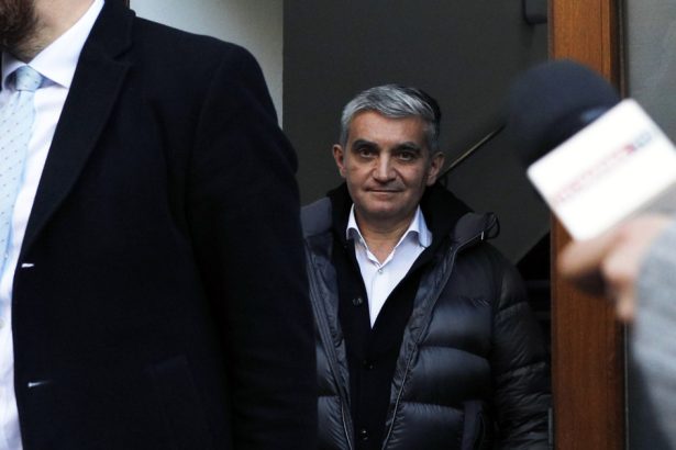 primarul orasului sinaia vlad oprea a fost ridicat de politisti de la locuinta sa si va fi dus in arest la campina 682e0ddd22c05