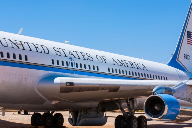 raspunsul casei albe la oferta qatarului de a i oferi lui trump un nou avion air force one 6821f331b8bbb
