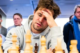 record de participanti la partida de sah magnus carlsen restul lumii cati sahisti s au unit sa l invinga pe fostul campion mondial 682e40084745d