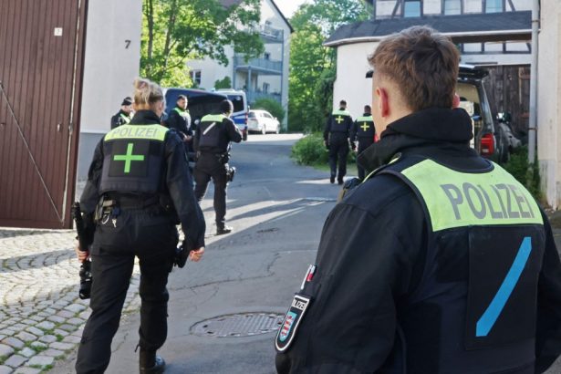 regatul germaniei a fost interzis de autoritati dupa o operatiune ampla este cea mai mare organizatie estremista din tara 6822ff8c78171