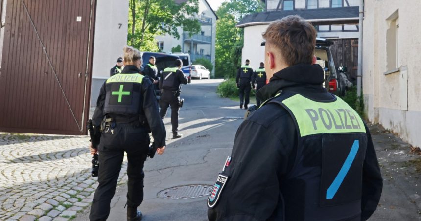 regatul germaniei a fost interzis de autoritati dupa o operatiune ampla este cea mai mare organizatie estremista din tara 6822ff8c78171