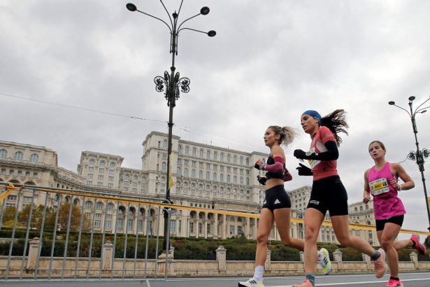restrictii de trafic pentru semimaratonul bucuresti peste 10 000 de alergatori participa la competitie 681efc0be54a7