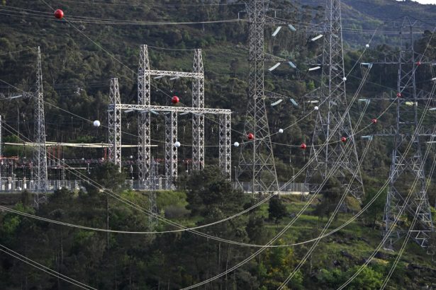 schimburile de energie intre spania si portugalia raman suspendate autoritatile inca nu au nicio idee ce a provocat pana de curent 681526a315339