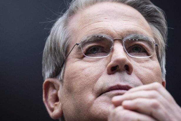 secretarul trezoreriei sua scott bessent este de acord ca vladimir putin este un criminal de razboi 681c65b576639