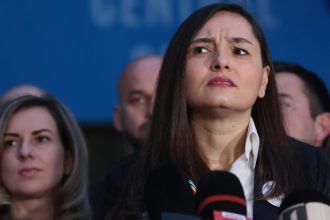 sefa pot anamaria gavrila ameninta jurnalistii sunteti o specie pe cale de disparitie abia astept sa va vad gone 681a27b7aa781