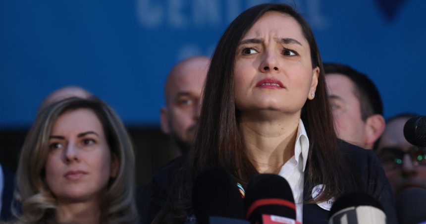 sefa pot anamaria gavrila ameninta jurnalistii sunteti o specie pe cale de disparitie abia astept sa va vad gone 681a27b7aa781
