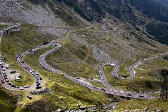 sezonul de vara pe transfagarasan 2025 cand incepe circulatia rutiera pe cel mai spectaculos drum montan din romania 68198ab038826