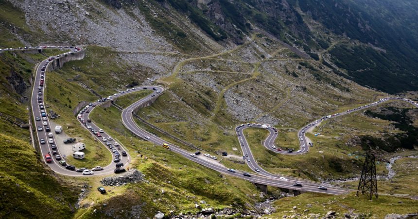 sezonul de vara pe transfagarasan 2025 cand incepe circulatia rutiera pe cel mai spectaculos drum montan din romania 68198ab038826