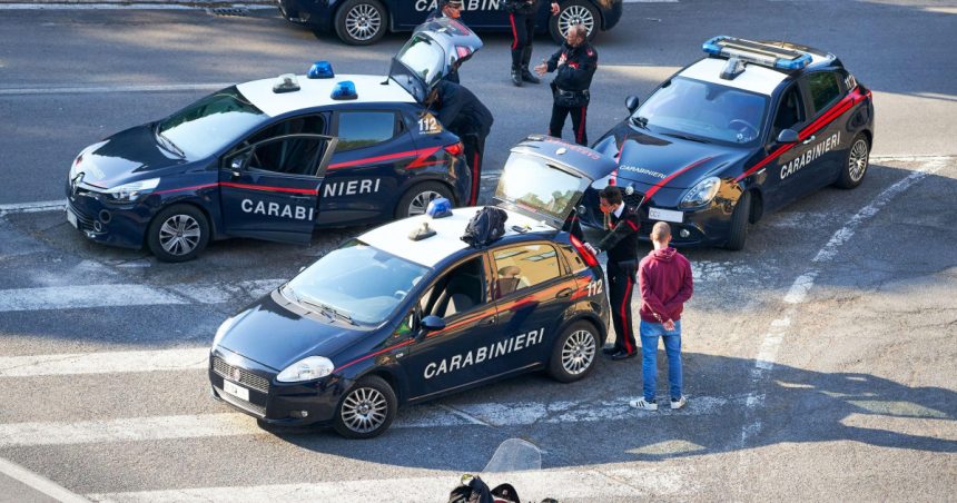 turist german urmarit de politie pe strazile din roma a fugit pe scuter cu un artefact roman antic luat ca suvenir 68302d63107aa