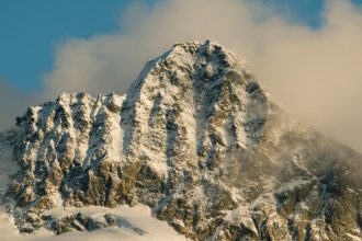un alpinist care a cazut 120 de metri pe munte a condus cu hemoragie interna pana la un telefon public pentru a cere ajutor 6824316c3a79e