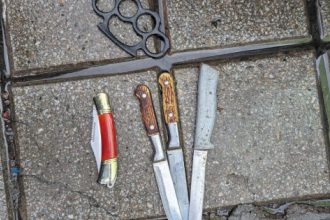 un barbat a fost gasit cu cutite un briceag si un box la protestul din piata constitutiei cerut de george simion 68348b96015c0